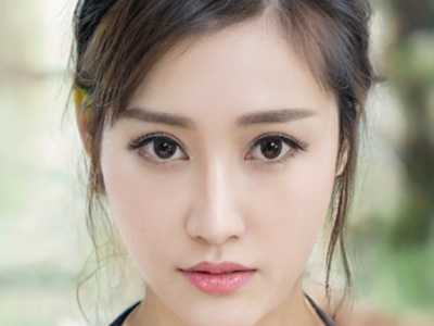 梦见月在半空中大放光彩有什么征兆？
